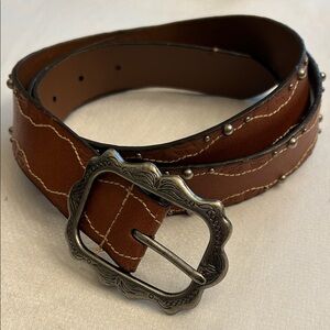 Brown Leather Belt with Silver Buckle
Small scratch see picture